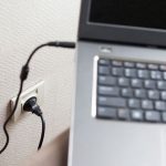 Boleh Gak Sih…? Charger Laptop Terus Menerus..!