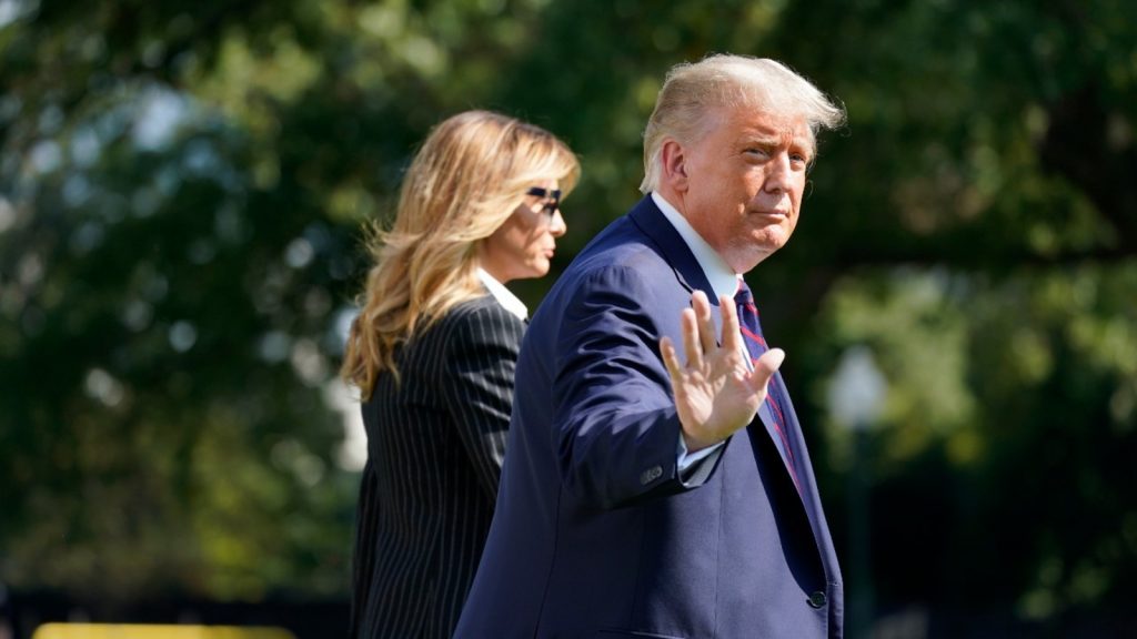 Resmi Donald Trump dan Istri  Positif Covid-19