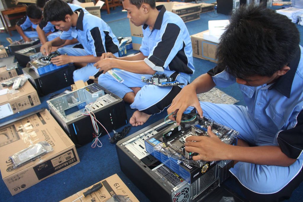 Perbedaan Jurusan TKJ, RPL dan Multimedia