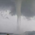 Mengenal Water Spout, Fenomena Alam yang Berbeda dari Angin Puting Beliung