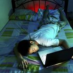 Kenapa Leptop Tidak Boleh Digunakan Diatas Bantal?