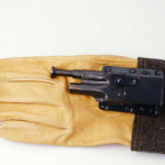 Deretan Senjata Agen Rahasia