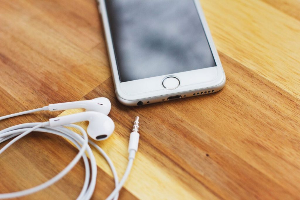 10 Tips Merawat Earphone atau Headset Kamu Agar Tetap Awet