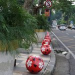 Ini Fungsi Bola-Bola Beton di Trotoar, Bukan Tempat Duduk ya?