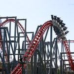 Mengapa Roller Coaster Tidak Mudah Jatuh?