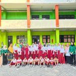 Peningkatan Kesadaran Berbahasa Inggris Bagi Anak-Anak SDN Satu Atap 01 Pulau Pari Kepulauan Seribu DKI Jakarta Oleh Dosen Dan Mahasiswa Pendidikan Bahasa Inggris UHAMKA
