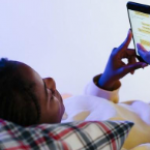 Ini Bahayanya Jika Buka HP Setelah Bangun Tidur
