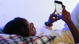 Ini Bahayanya Jika Buka HP Setelah Bangun Tidur