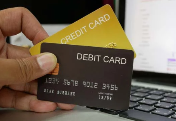 Kenali Perbedaan Kartu Kredit dan Kartu Debit