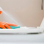 4 Bahan Alami yang Ampuh untuk Hilangkan Bau Pesing Kamar Mandi