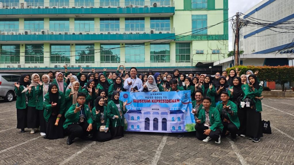 Studi Komparasi Mahasiswa PGSD FKIP UHAMKA ke Museum Kepresidenan Republik Indonesia Balai Kirti