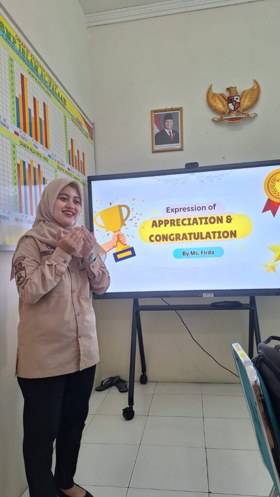 DARI KATA MENJADI KARAKTER: MISS FIRDA AMALIA, M.Pd HIDUPKAN SEMANGAT APRESIASI LEWAT BAHASA INGGRIS