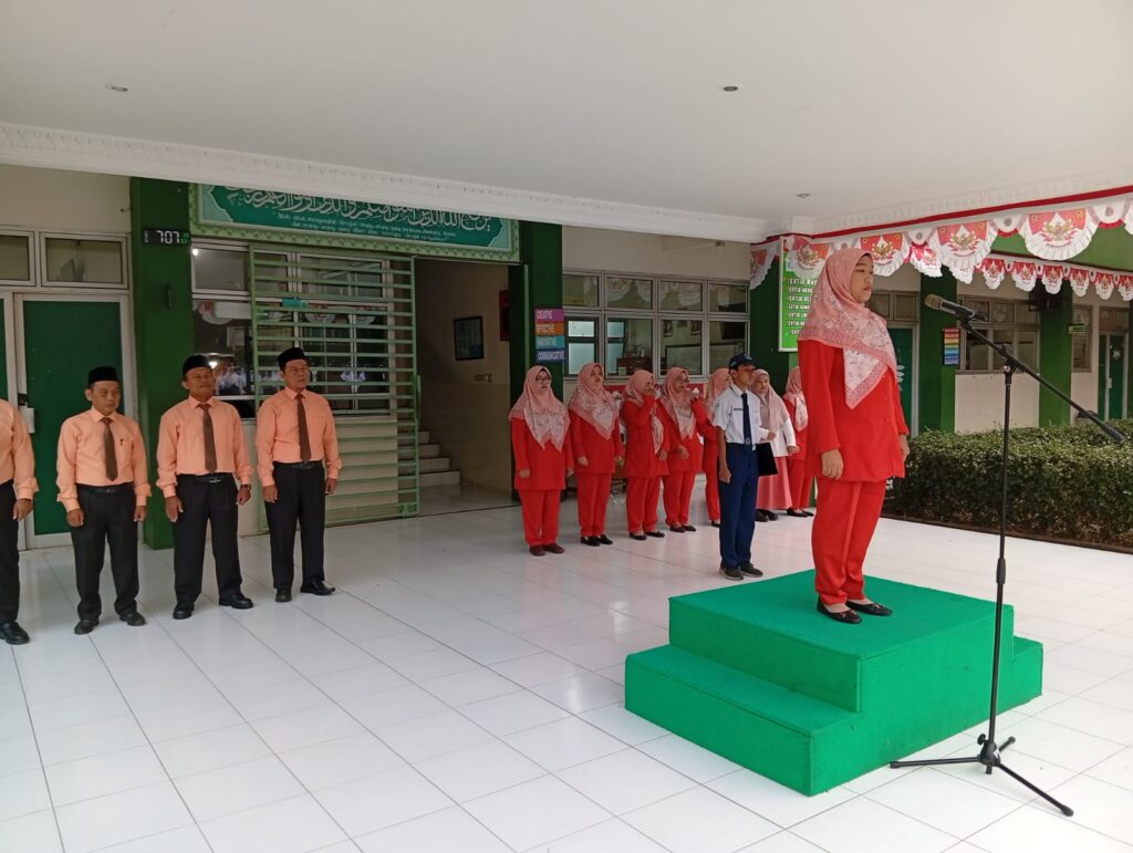 Pembina Upacara Nurida Oktafia, S.Pd: Filosofi Kupu-Kupu
